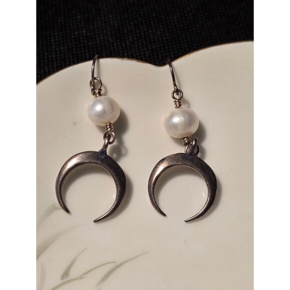 Silver‎ Crescent Moon & Pearl Dangle Earrings - Picture 1 of 3